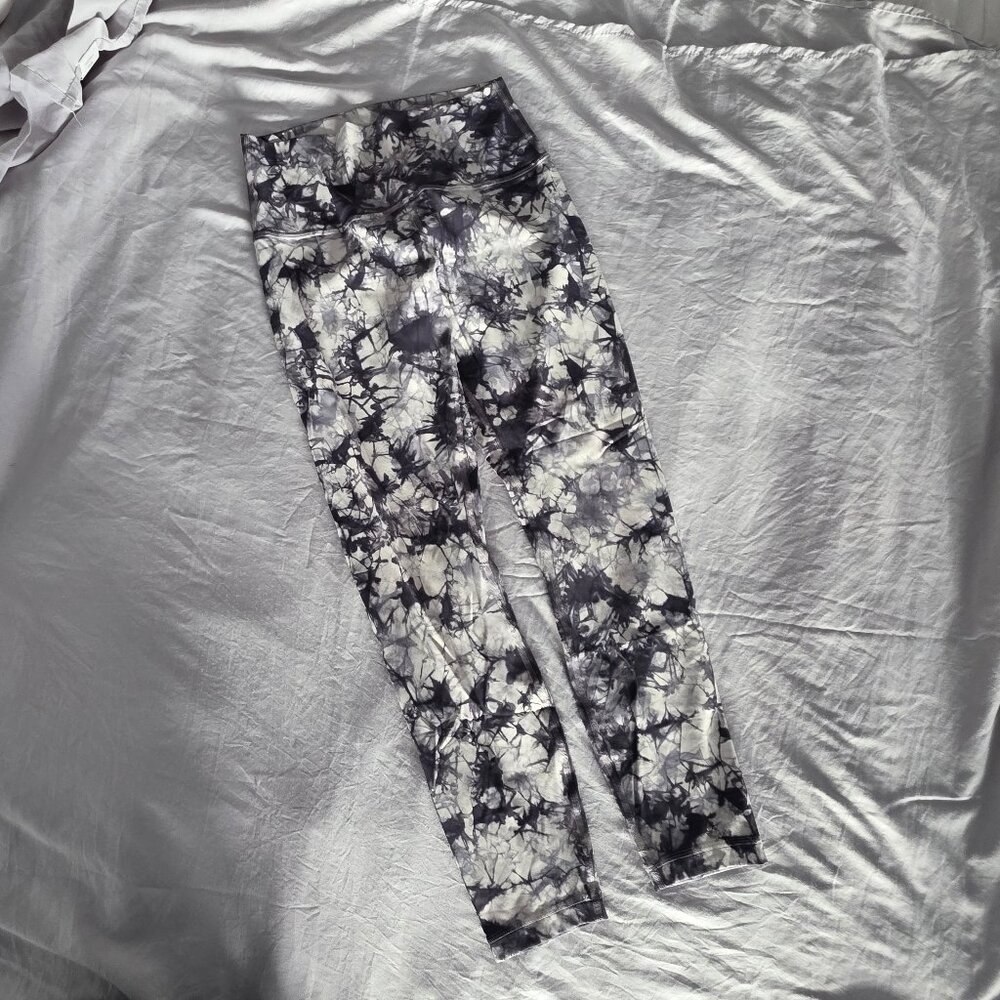 Lululemon Leggings 25in Women's size 6